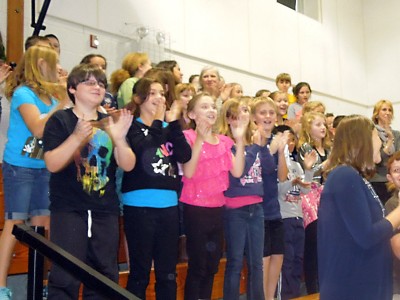 August Carlson students cheer8510.jpg